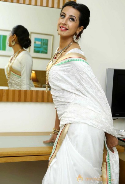  Sanjana Beautiful White Saree Pics 