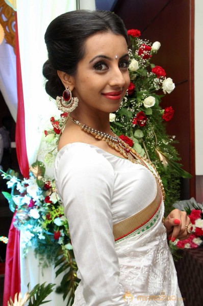  Sanjana Beautiful White Saree Pics 