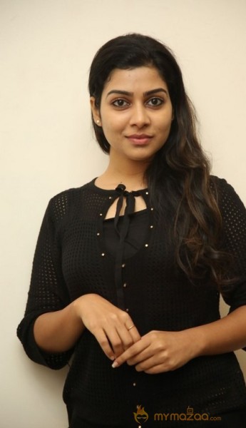 Satna Titus Bichagaadu Heroine Press Meet Photos