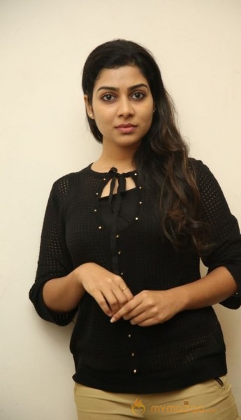 Satna Titus Bichagaadu Heroine Press Meet Photos