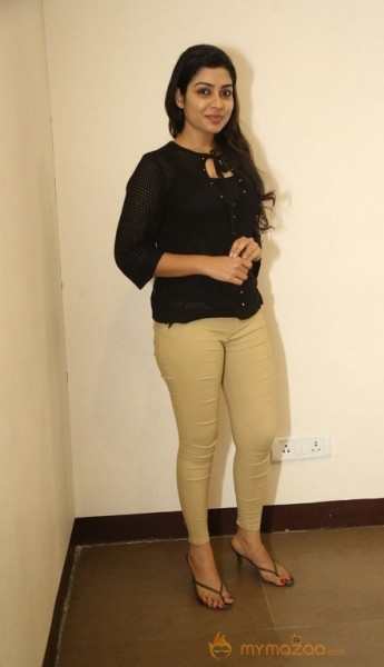 Satna Titus Bichagaadu Heroine Press Meet Photos