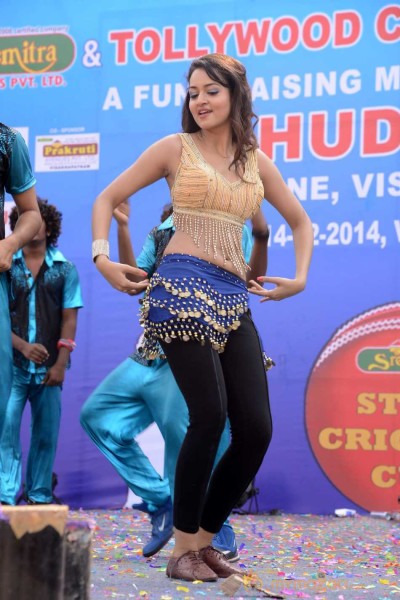  Shanvi Dance At Hudhud Fund Raising 