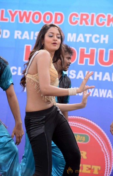  Shanvi Dance At Hudhud Fund Raising 