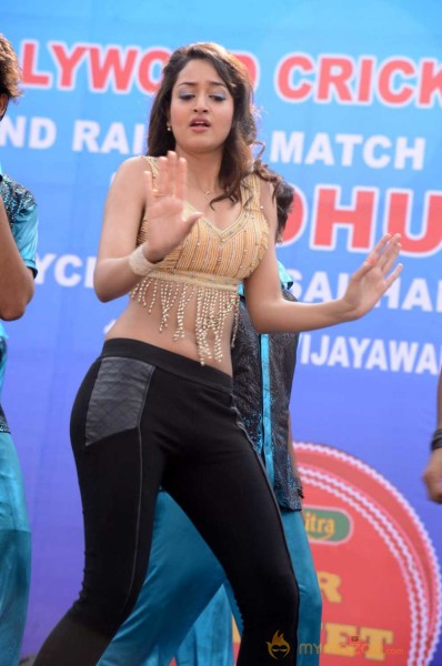  Shanvi Dance At Hudhud Fund Raising 