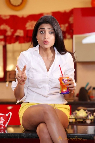  Shriya Saran 