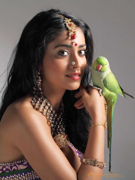  Shriya Saran 