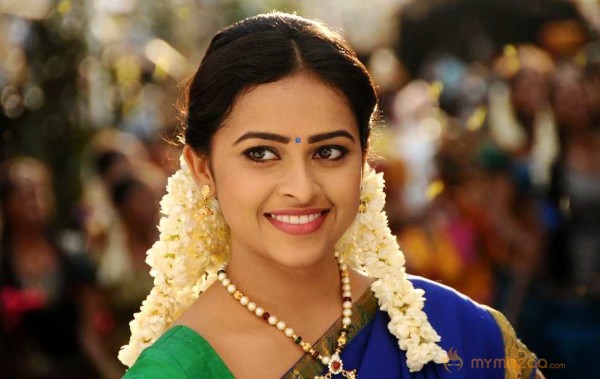  Sri Divya Close Up Pics 