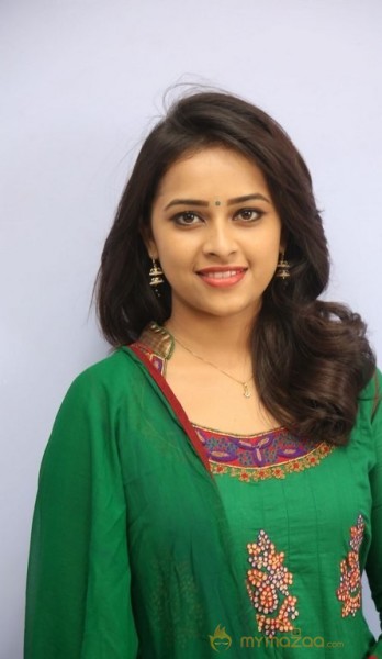 Sri Divya New Latest Gallery