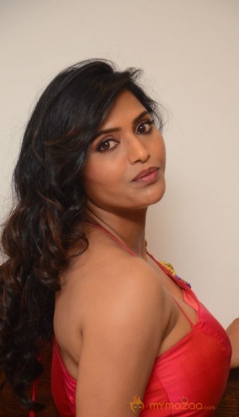 Sri Sexy Hot Exposing Stills