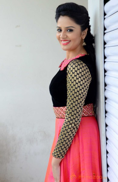  Srimukhi Photoshoot At Dhanalakshmi Talupu Tadithey Press Meet 