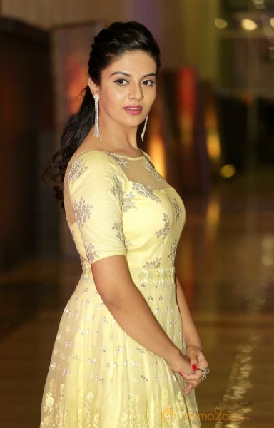  Srimukhi Photoshoot At Nenu Sailaja Movie Audio Launch 