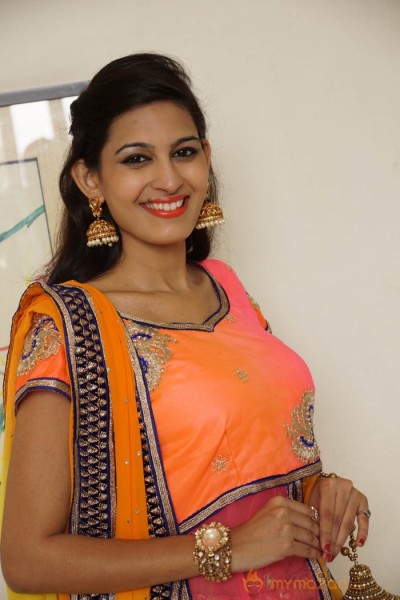 Swetha Jadhav at Aura Exhibition Launch photos