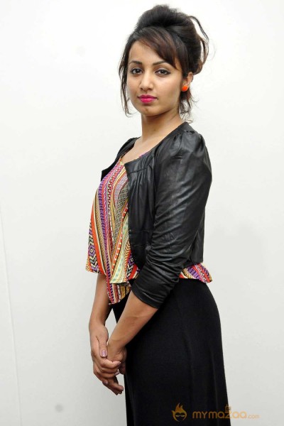  Tejaswi Madivada 