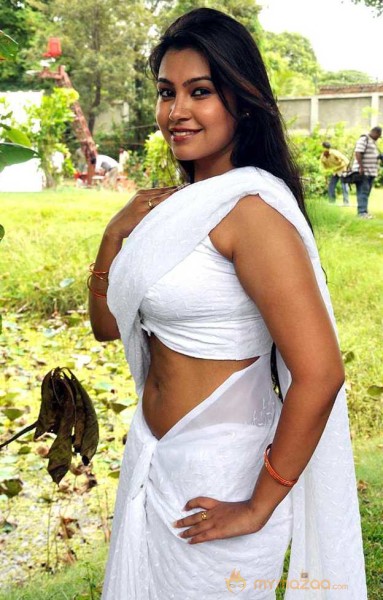  Varsha K Pandey Photoshoot On White Saree 