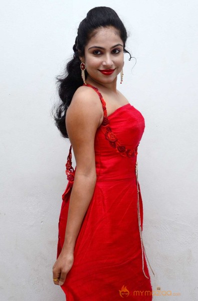  Vrushali Gosavi Red Dress Pics 