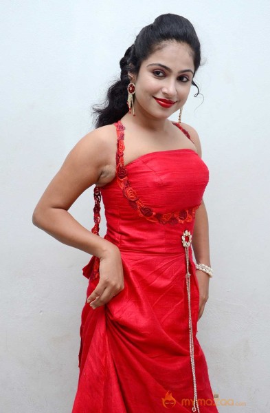  Vrushali Gosavi Red Dress Pics 