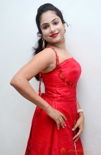  Vrushali Gosavi Red Dress Pics 