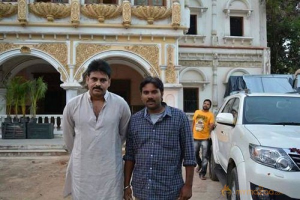 Pawan Kalyan's Katamarayudu Working Stills