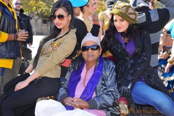 Allu Arjun Iddarammayilatho Working Stills