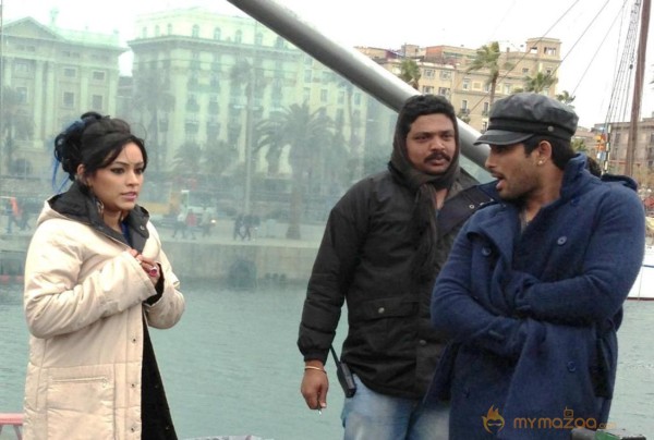 Allu Arjun Iddarammayilatho Working Stills