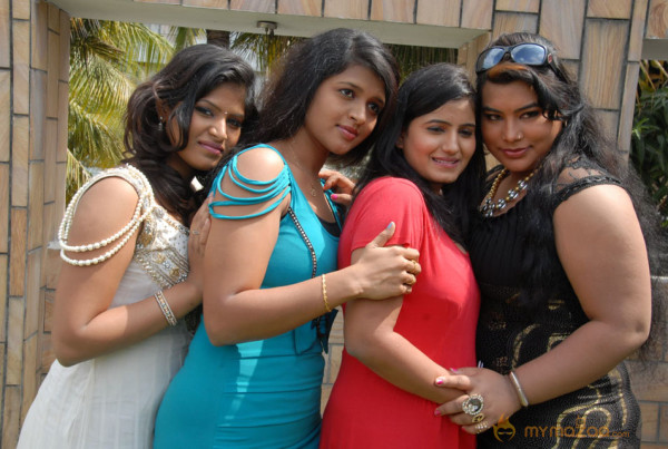 Amma Nana Ooruvelite Movie Photos