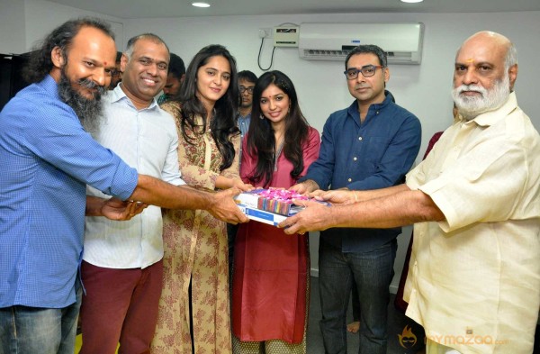  Anushka Shetty Size Zero Movie Launch 