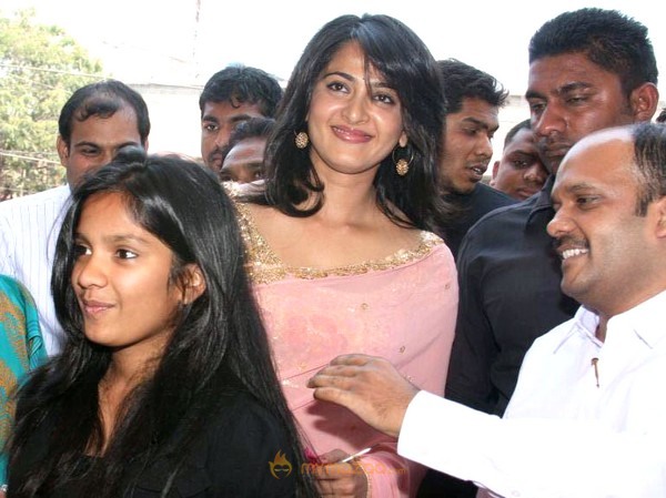 Anushka Launches MBS Jewellery Showroom