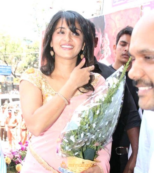 Anushka Launches MBS Jewellery Showroom