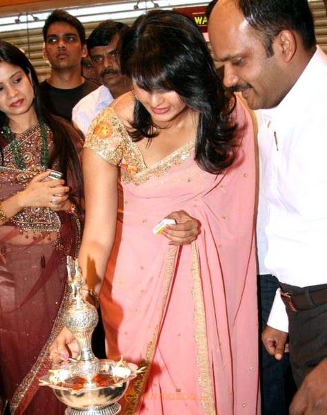 Anushka Launches MBS Jewellery Showroom