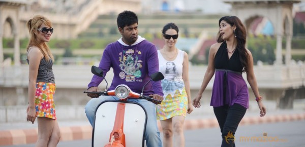 Athadu Aame o Scooter Movie Stills