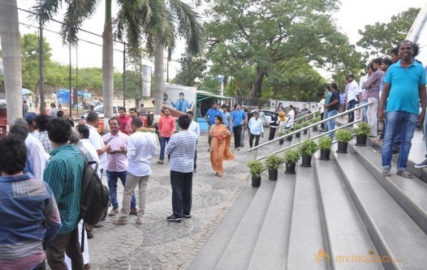 Babu Bangaram Theatre Coverage Stills