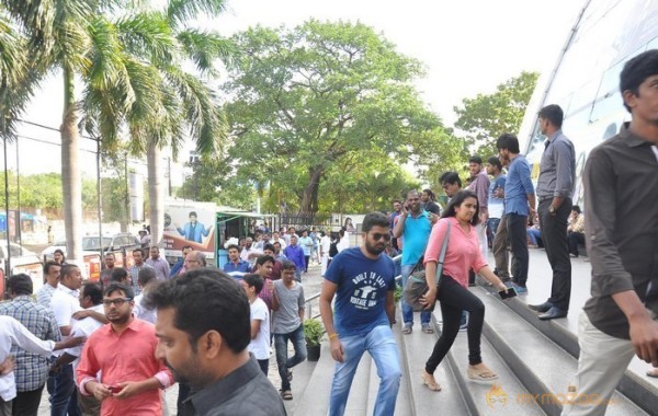 Babu Bangaram Theatre Coverage Stills