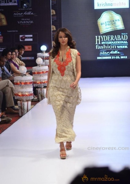 BlenderPride Hyd International Fashion Week 2012 Photos