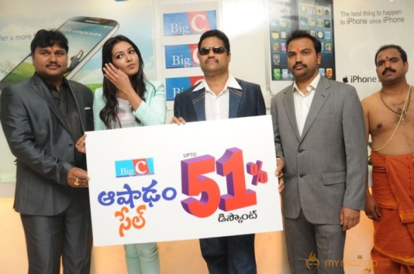 Catherina Tresa At BIG C Mobile Store Launch Photos