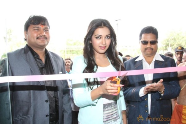 Catherina Tresa At BIG C Mobile Store Launch Photos