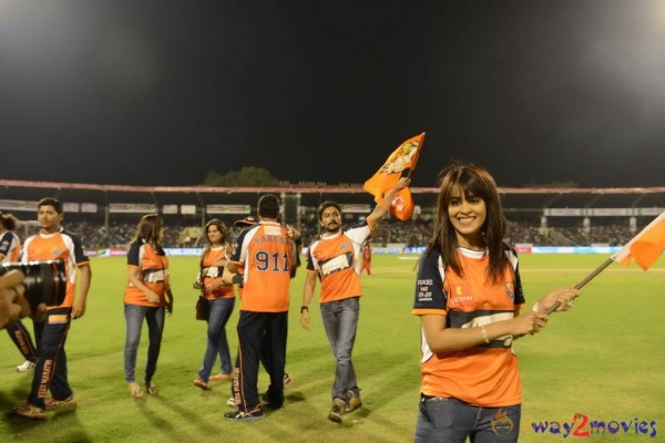 CCL 3 Celebs At LB Stadium 