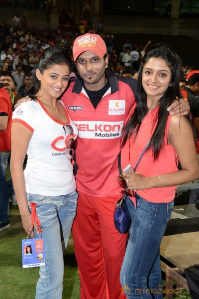 Celebs At Telugu Warriors Vs Bhojpuri Dabanggs CCL 3 Match  