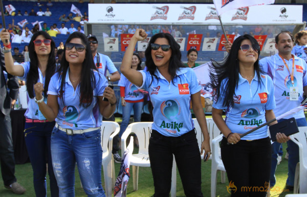 Celebs At Telugu Warriors Vs Bhojpuri Dabanggs CCL 3 Match  