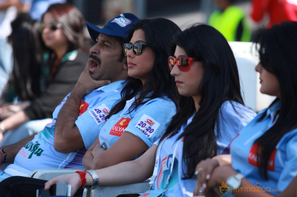 Celebs At Telugu Warriors Vs Bhojpuri Dabanggs CCL 3 Match  