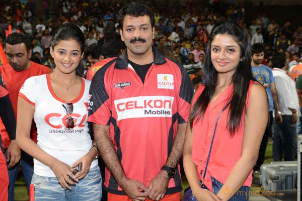 Celebs At Telugu Warriors Vs Bhojpuri Dabanggs CCL 3 Match  