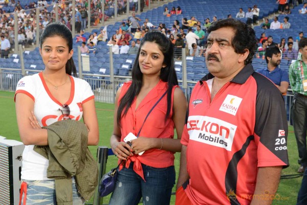 Celebs At Telugu Warriors Vs Bhojpuri Dabanggs CCL 3 Match  