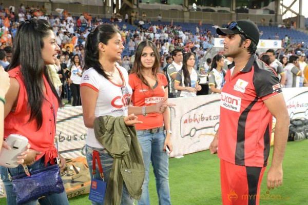 Celebs At Telugu Warriors Vs Bhojpuri Dabanggs CCL 3 Match  