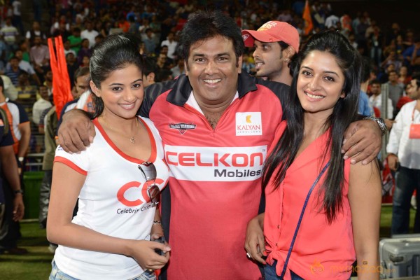 Celebs At Telugu Warriors Vs Bhojpuri Dabanggs CCL 3 Match  