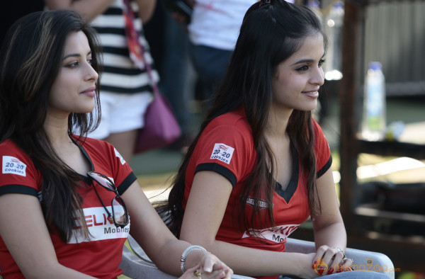 Celebs At Telugu Warriors Vs Bhojpuri Dabanggs CCL 3 Match  