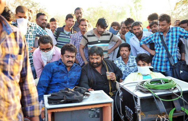  Chuttalabbayi Working Stills 