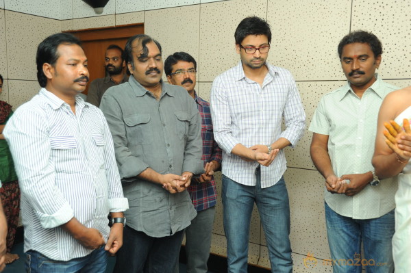 Emo Gurram Egaravachhu Movie Recording Stills 