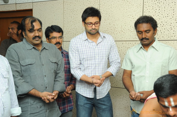 Emo Gurram Egaravachhu Movie Recording Stills 