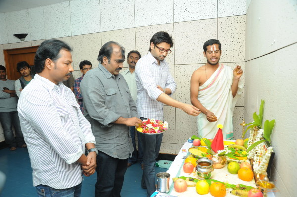 Emo Gurram Egaravachhu Movie Recording Stills 