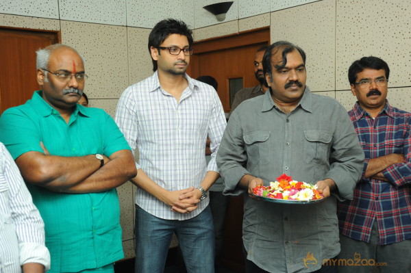 Emo Gurram Egaravachhu Movie Recording Stills 