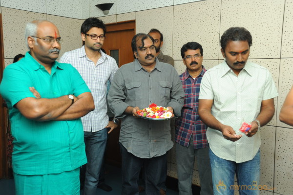 Emo Gurram Egaravachhu Movie Recording Stills 